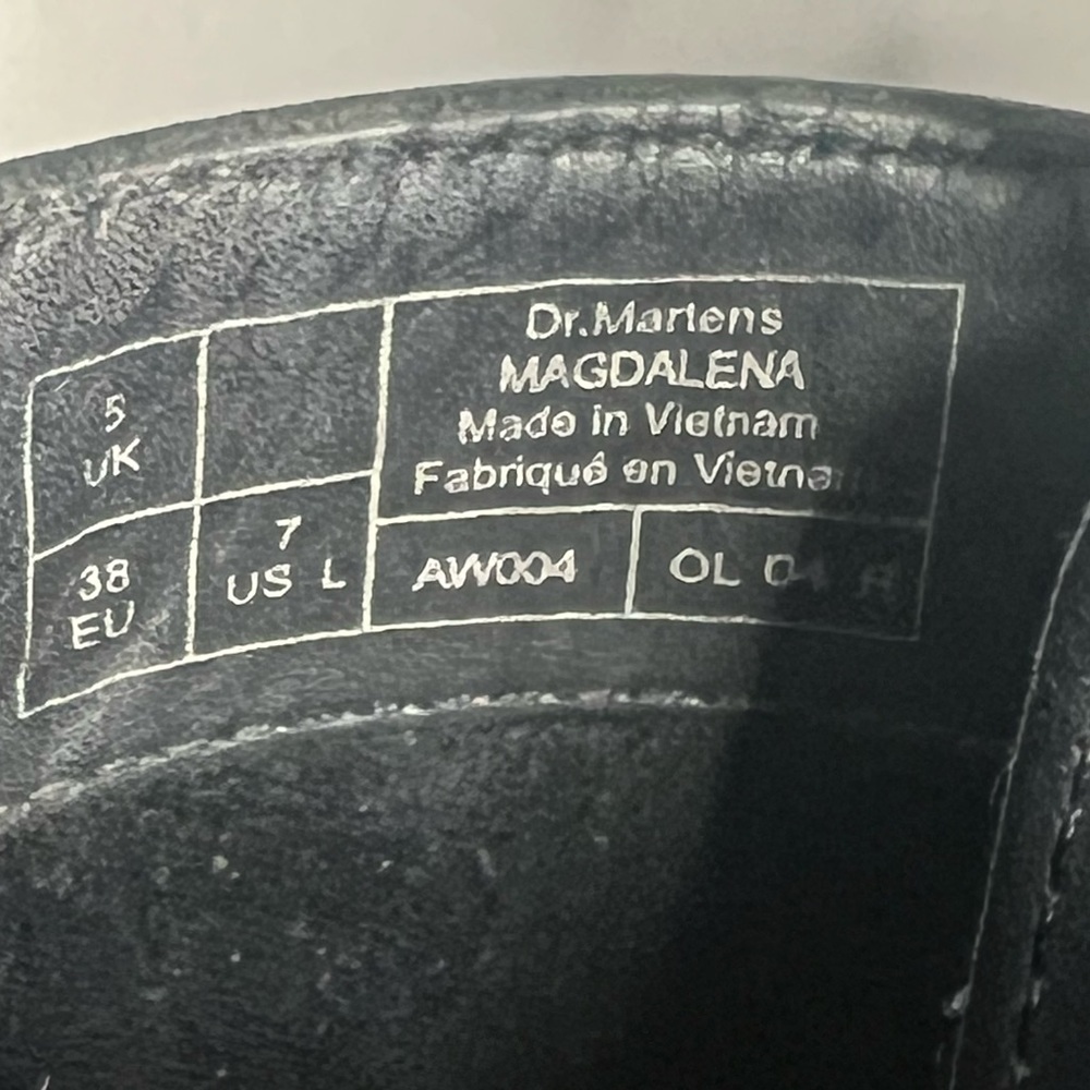 Dr. Martens Magdalena Women’s Black Leather Heeled Chelsea Boots Size 7 - Picture 2 of 9